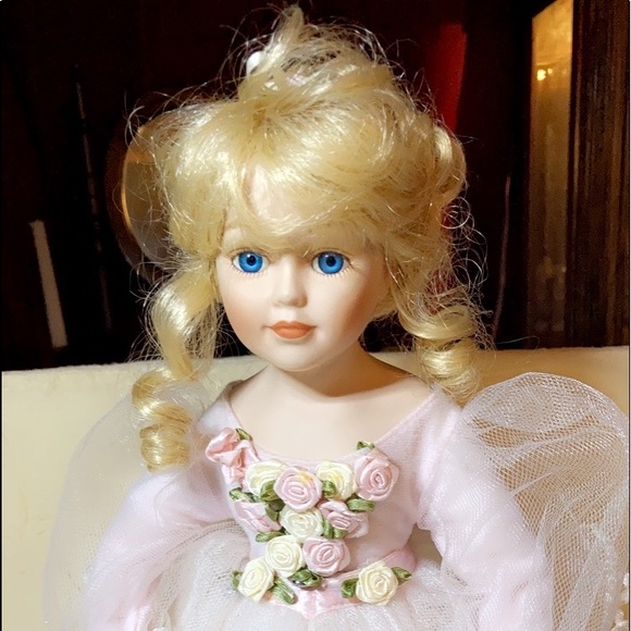 NWT 🩰LIMITED EDITION🩰COLLECTIBLE MEMORIES GISELLE PORCELAIN DOLL• - Picture 5 of 14